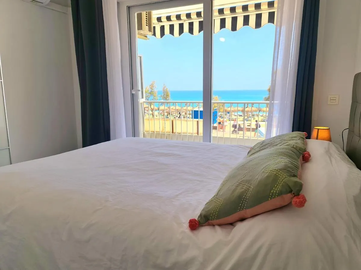 Jamaica Eco Beach Front Sea Views in Fuengirola center Apartamento