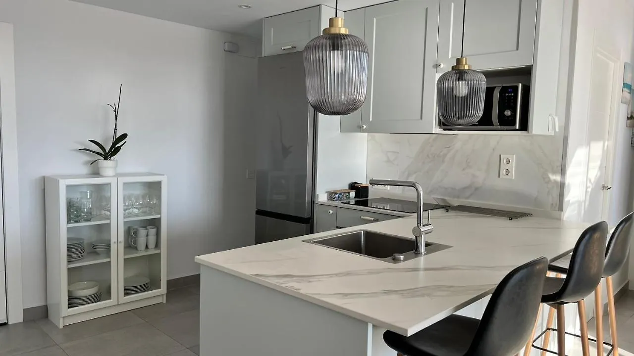 Jamaica Eco Beach Front Sea Views in Fuengirola center Apartamento